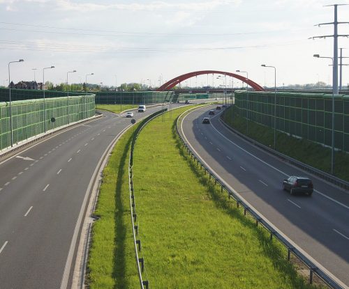 autostrada z ekranami