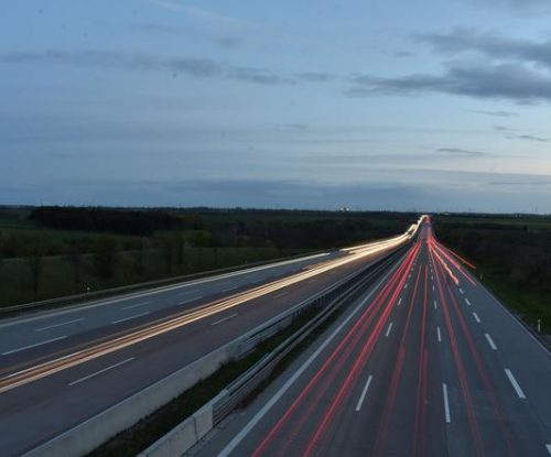 autostrada nocą