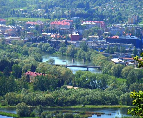 miasto nad rzeką